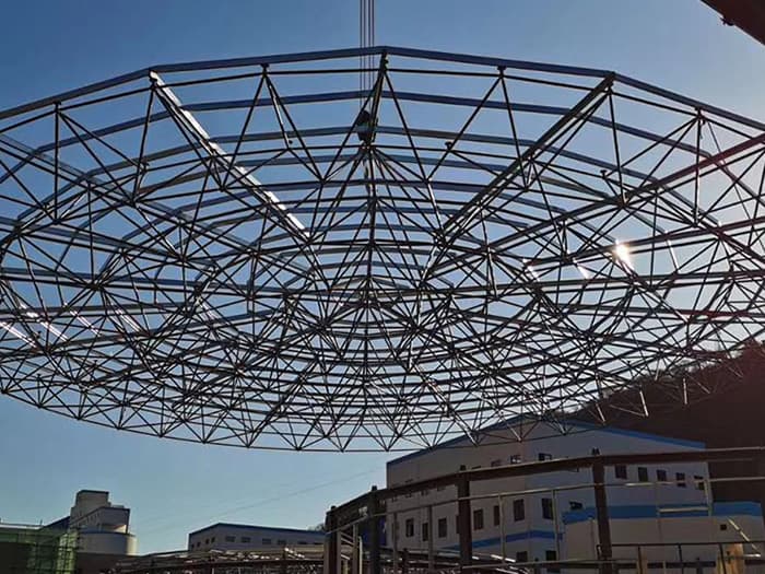 黄浦螺栓球网架工程施工现场